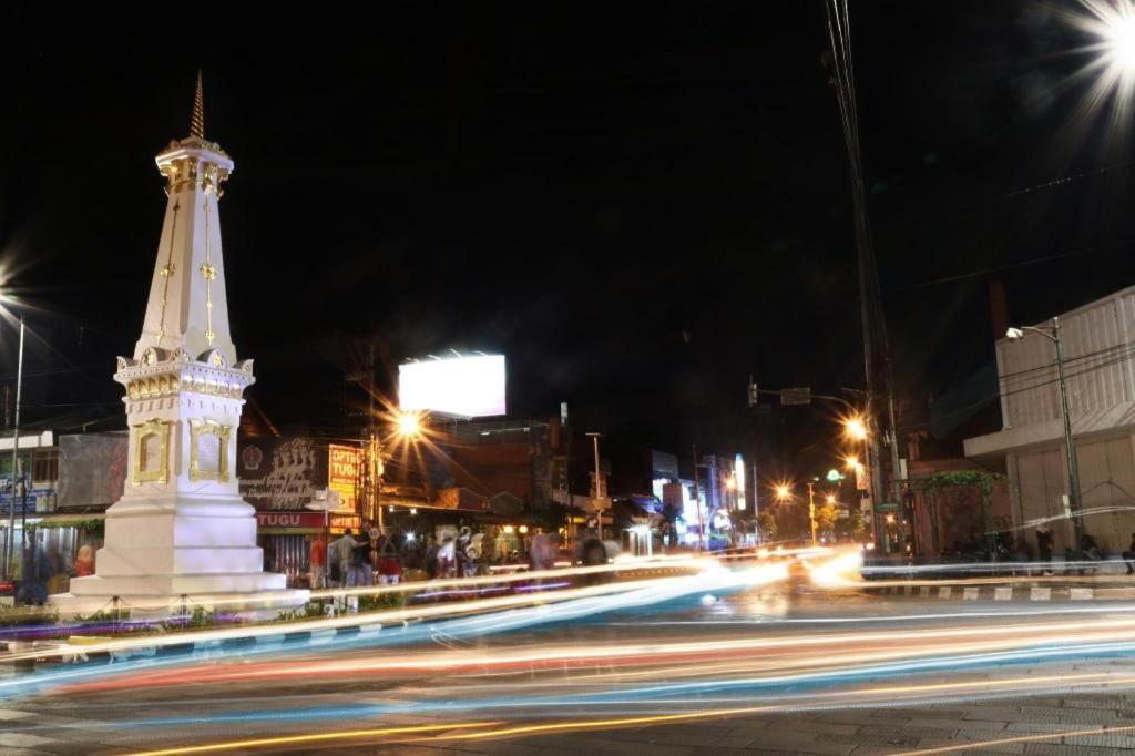 Отель Grand Malioboro Джокьякарта Экстерьер фото