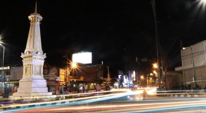 Отель Grand Malioboro Джокьякарта Экстерьер фото